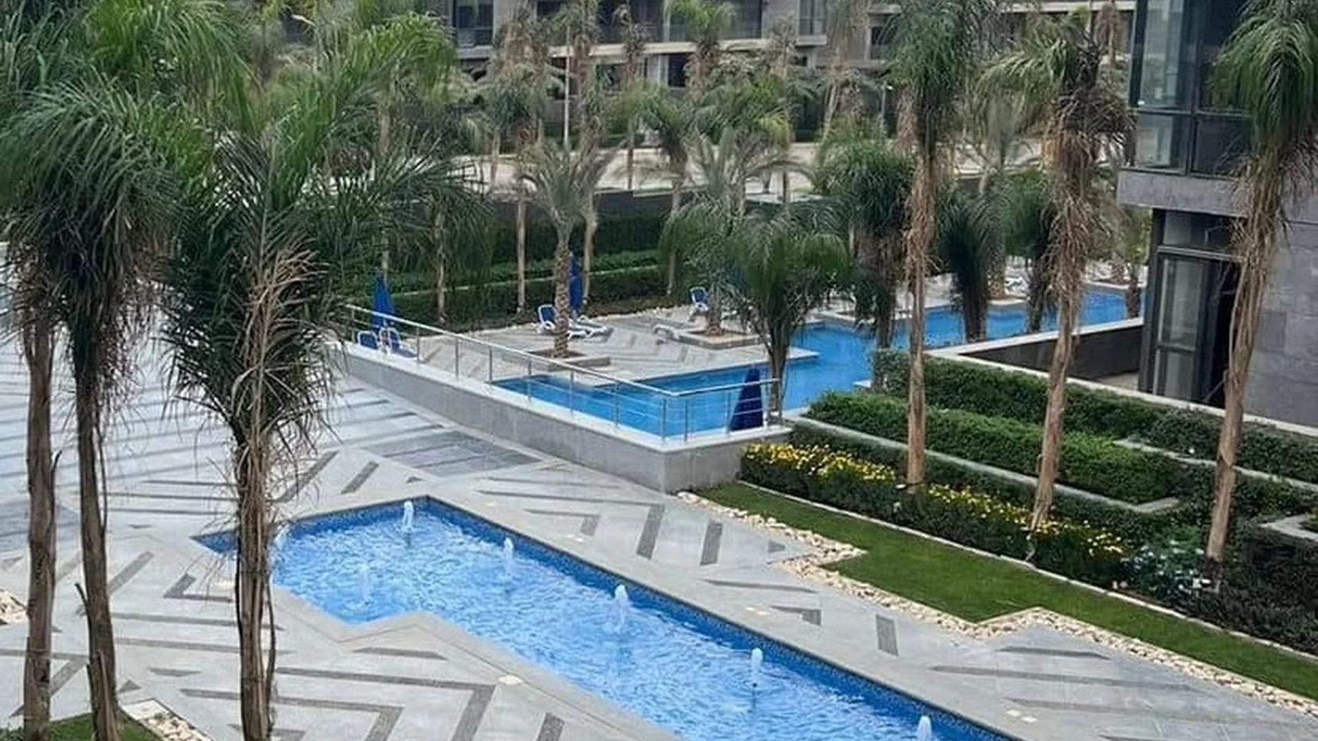 ready to move apt prime location prime facilities under market price