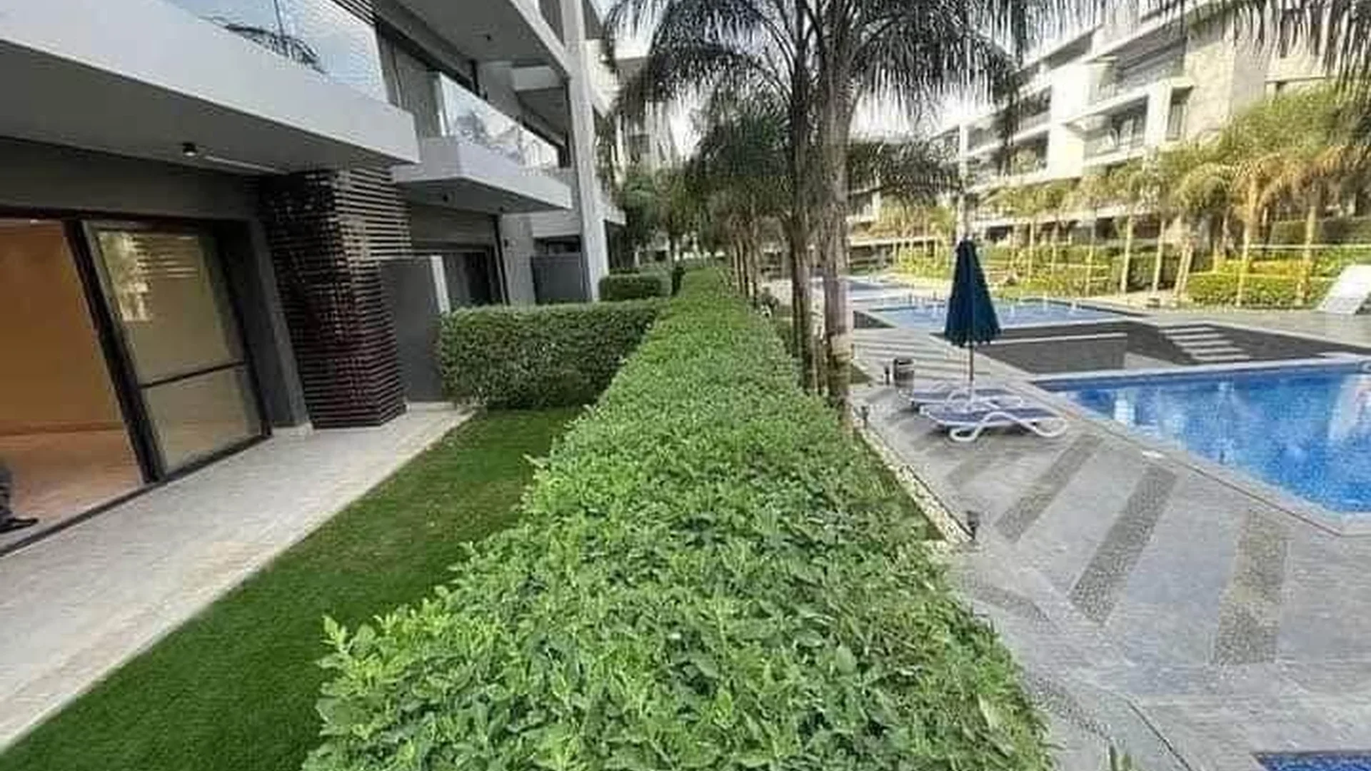ready to move apt prime location prime facilities under market price