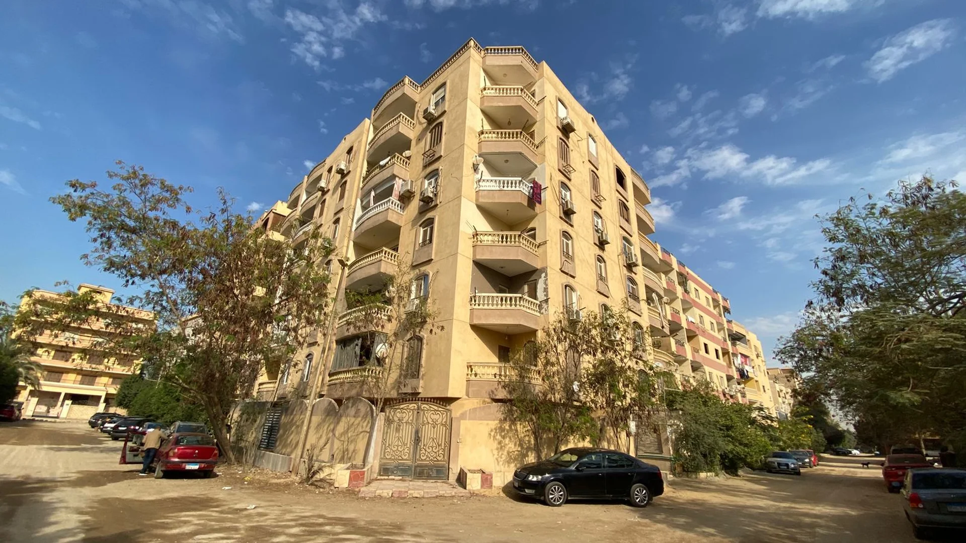 Apartment for sale, 200 sq m, fully finished, super deluxe, third floor, first gate, Hadayek Al Ahram, for 3,350,000