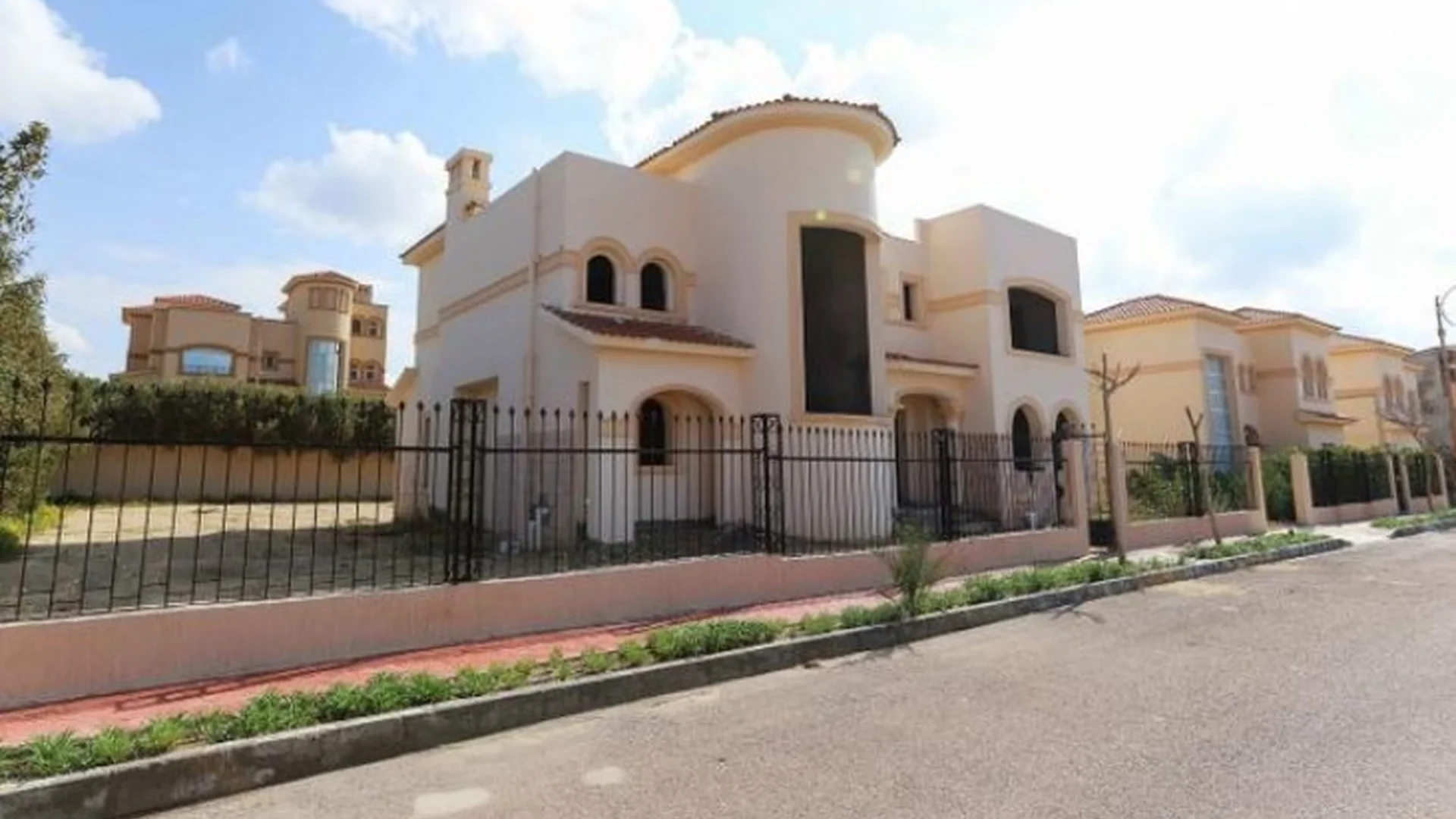 Enchanting Alex West Luxurious Compound with Unique Designs and Three Fully Finished Bedrooms